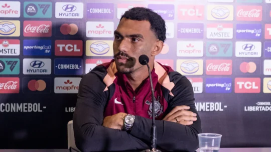 Matheuzinho reforça apoio do Corinthians a Diniz antes de duelo decisivo na Libertadores