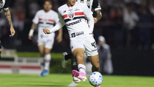 Gustavo Santana pode ganhar chance no São Paulo contra o Palmeiras