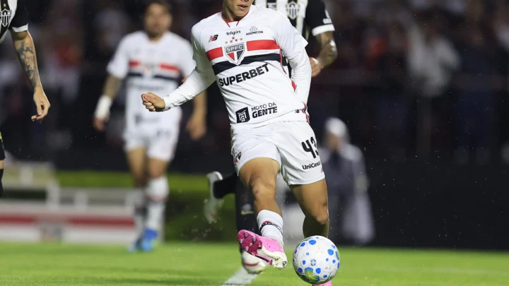 Gustavo Santana pode ganhar chance no São Paulo contra o Palmeiras