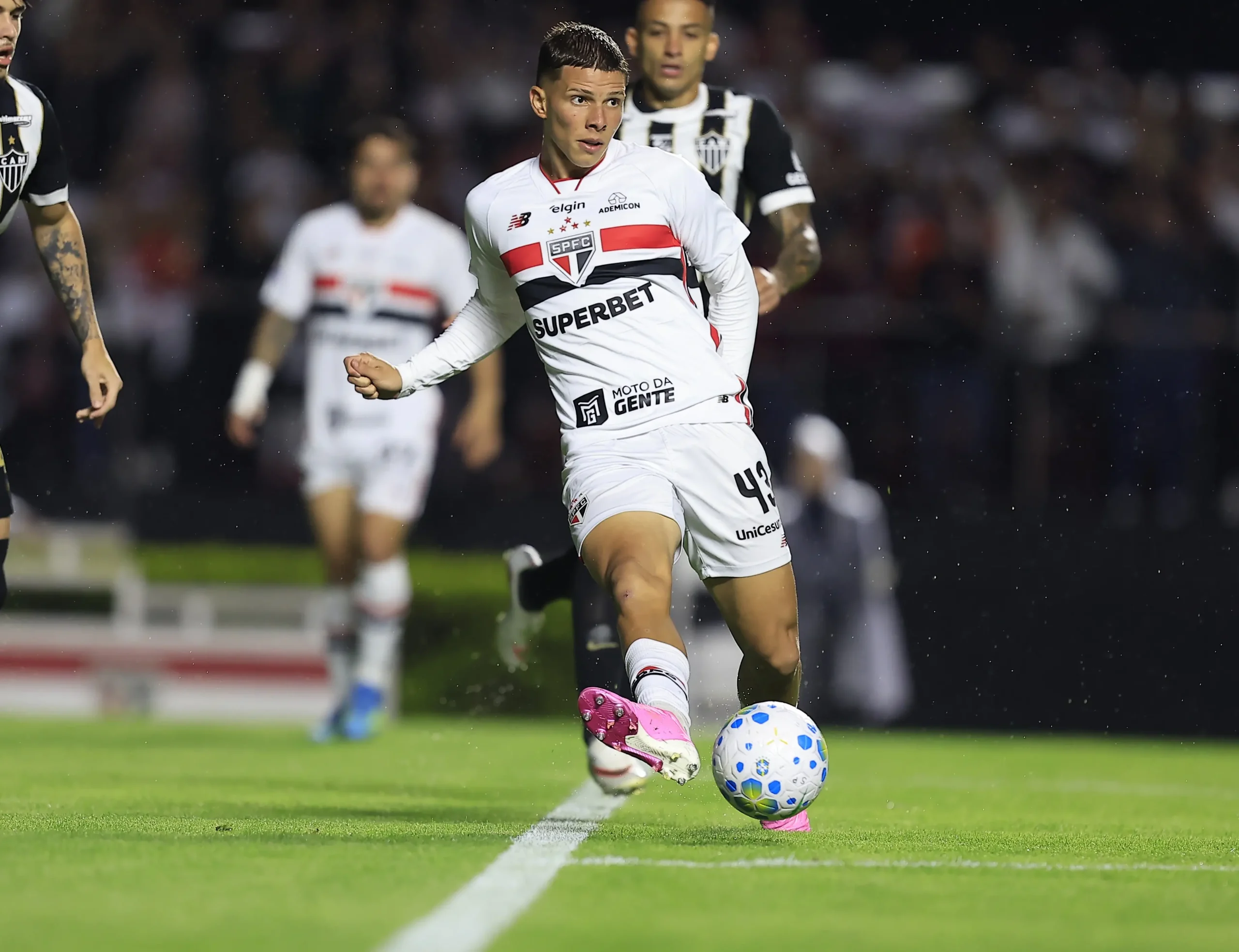 Gustavo Santana pode ganhar chance no São Paulo contra o Palmeiras