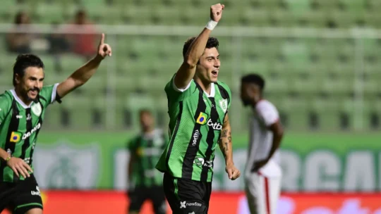 América-MG vence o Náutico, mas continua na vice-lanterna da Série B