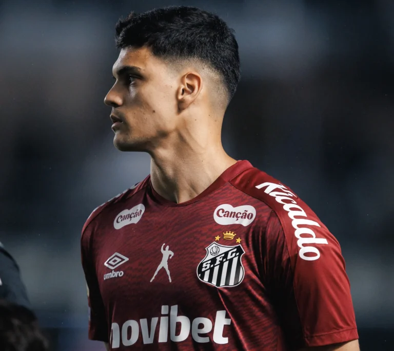 Gabriel Brazão passa por cirurgia no ombro e deve desfalcar o Santos até 2027