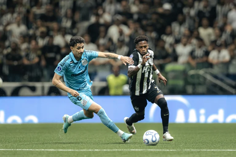 Atlético-MG elimina o Santos nos pênaltis e avança à semifinal da Sul-Americana