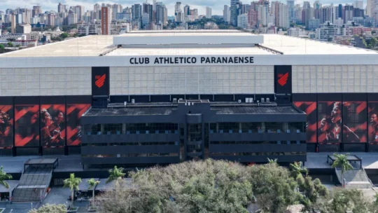 Athletico-PR e Bahia duelam pelo G-4 do Brasileirão na Arena da Baixada