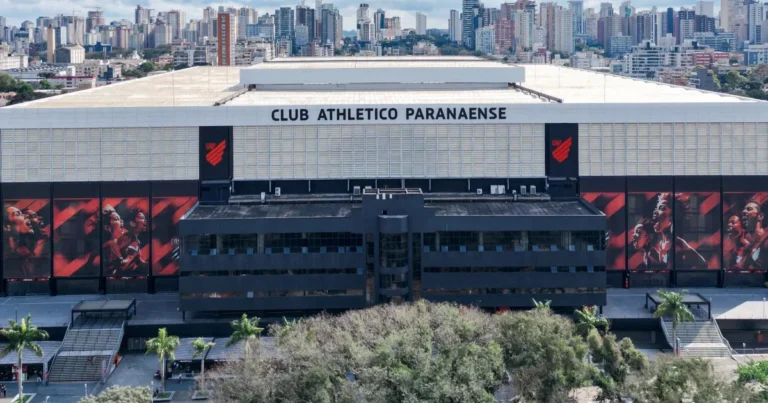 Athletico-PR e Bahia duelam pelo G-4 do Brasileirão na Arena da Baixada