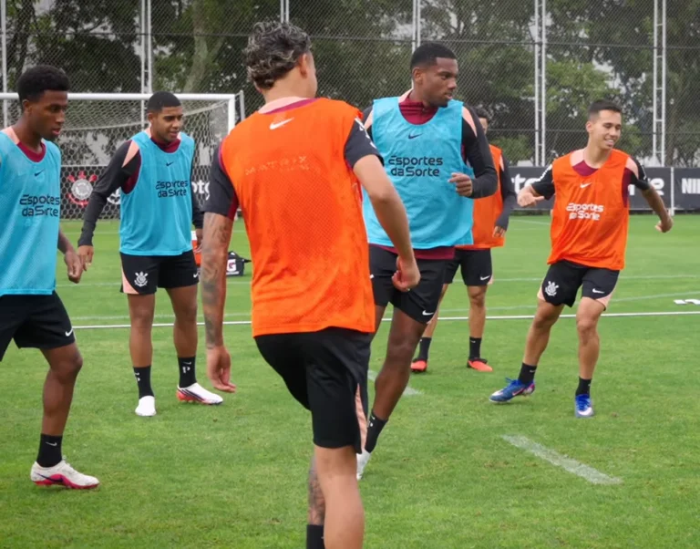 Corinthians inicia preparação para enfrentar o Flamengo com André em trabalhos parciais