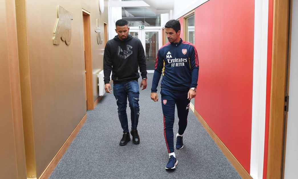 Arteta se diz surpreso com críticas após saída de Gabriel Jesus do Arsenal