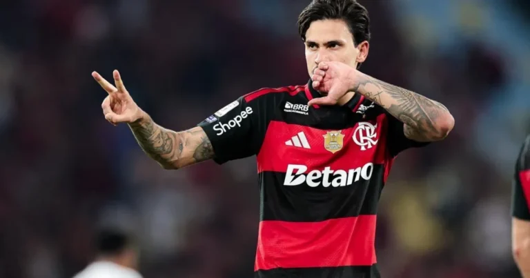 Pedro critica gramado do Maracanã após vitória do Flamengo sobre o Bragantino