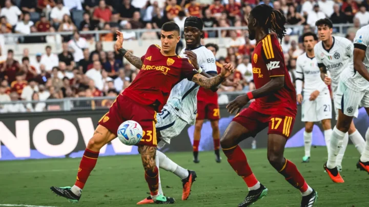 Roma e Inter empatam em 2 a 2 em duelo entre líderes do Italiano