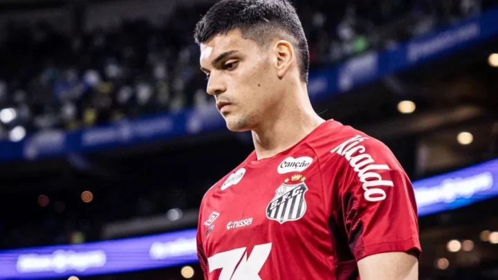 Gabriel Brazão passará por cirurgia e desfalca o Santos por tempo indeterminado