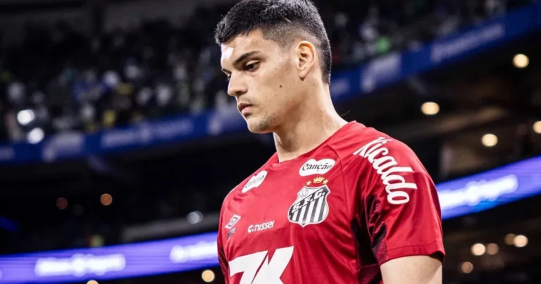 Gabriel Brazão passará por cirurgia e desfalca o Santos por tempo indeterminado