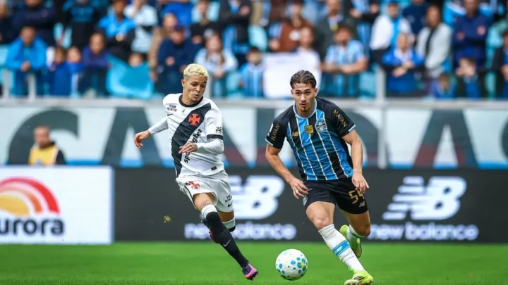 Vasco vira sobre o Grêmio e entra na zona de rebaixamento no Brasileirão
