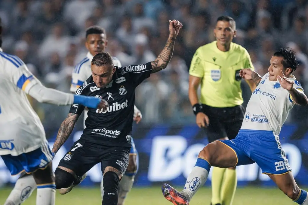 Santos vence o Cruzeiro e chega à terceira vitória consecutiva no Brasileirão
