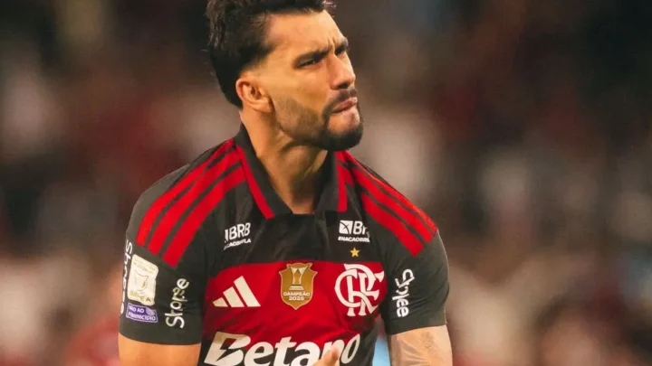 Flamengo vence o Corinthians e retoma a liderança do Brasileirão