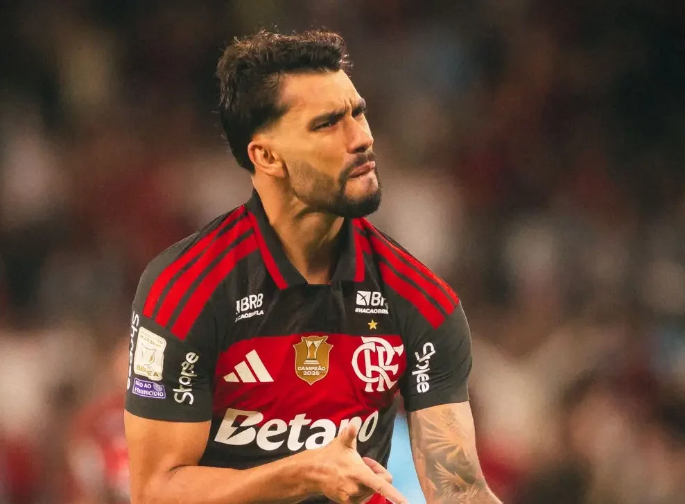 Flamengo vence o Corinthians e retoma a liderança do Brasileirão