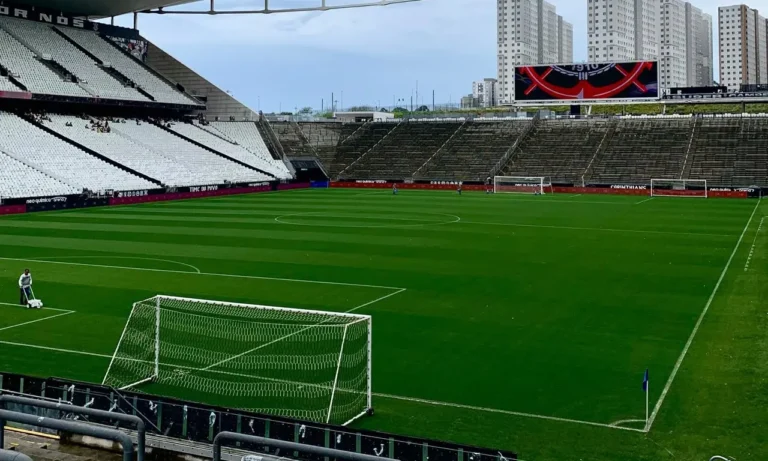 Corinthians x Fluminense: veja escalações e onde assistir pelo Brasileirão