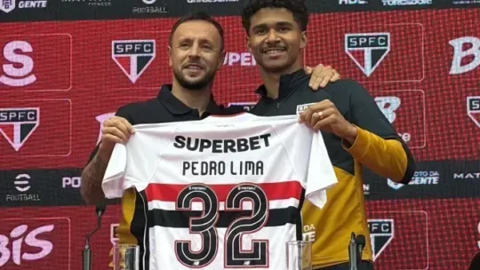 Pedro Lima celebra sonho realizado ao chegar ao São Paulo após recusa na base