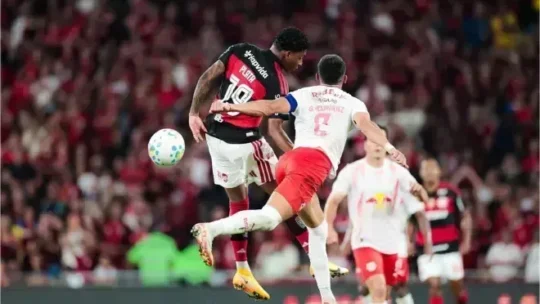 Flamengo realizará exames em Gonzalo Plata após dores na coxa