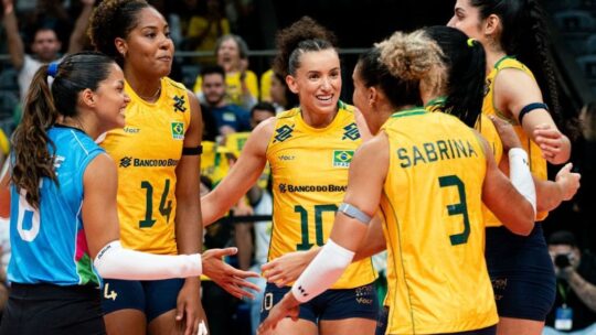 Brasil estreia com vitória no Sul-Americano feminino de vôlei