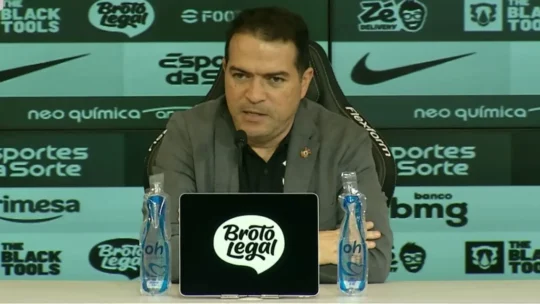 Corinthians mantém Fernando Diniz no cargo após pressão e sequência negativa
