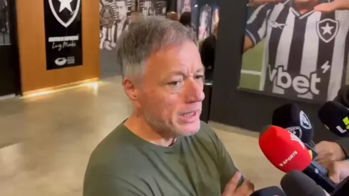 Anderson Barros critica arbitragem após Palmeiras deixar liderança do Brasileirão