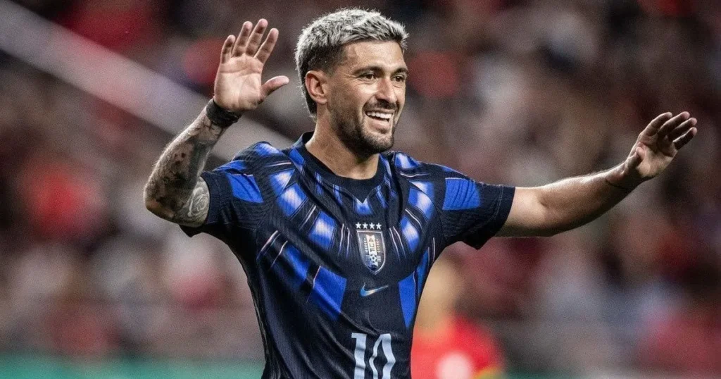 Arrascaeta marca, dá assistência e deixa amistoso do Uruguai machucado