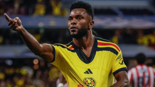 Borja marca dois gols, incluindo bicicleta, e evita derrota do América no clássico mexicano