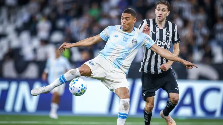 Renata Fan responde a Carlos Vinícius após reclamações em derrota do Grêmio