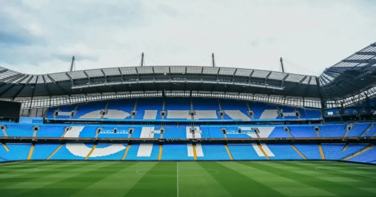 Pep Guardiola declara apoio ao Manchester City após condenação por violações financeiras