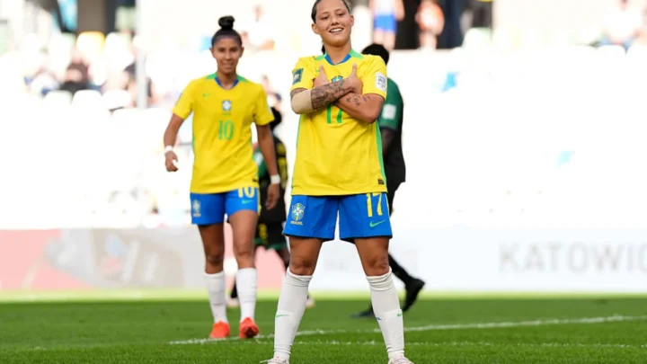 Evelin Bonifácio marca duas vezes, e Brasil estreia com goleada no Mundial Sub-20