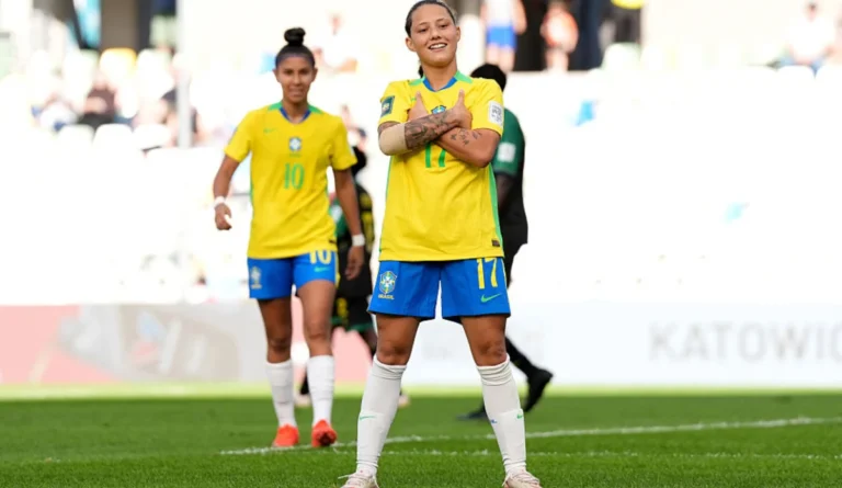 Evelin Bonifácio marca duas vezes, e Brasil estreia com goleada no Mundial Sub-20