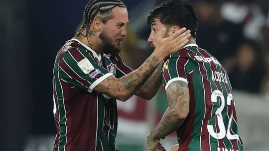 Fluminense supera o Vasco no Maracanã e volta ao quarto lugar