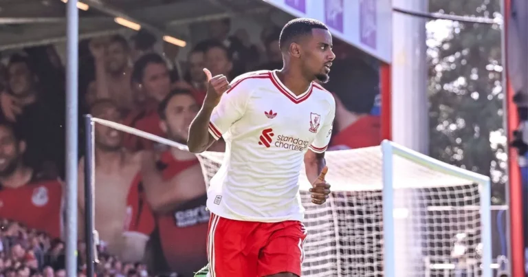 Isak marca, e Liverpool vence o Bournemouth pela Premier League
