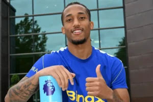 João Pedro é eleito Jogador do Mês de agosto da Premier League