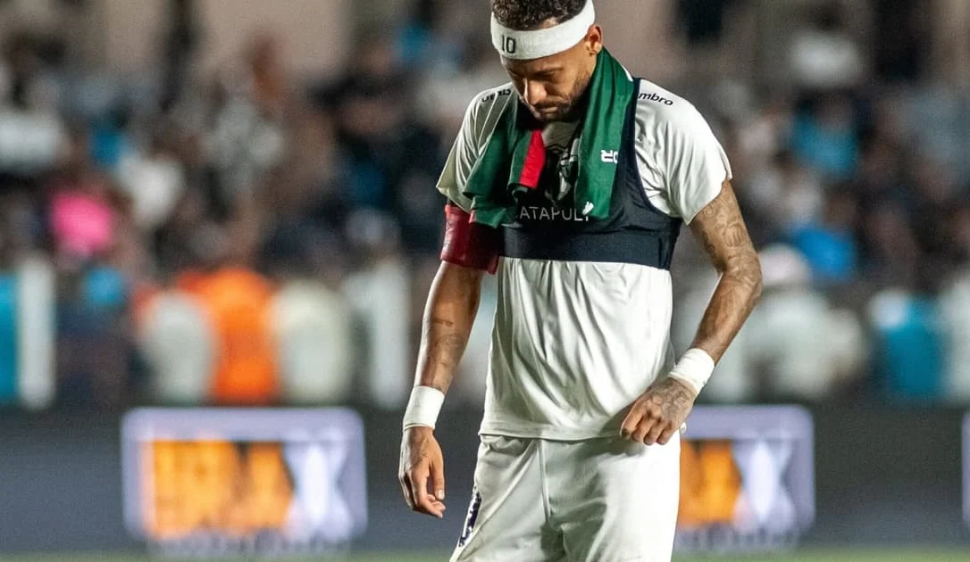 Neymar avança na recuperação, mas segue fora de treino coletivo do Santos