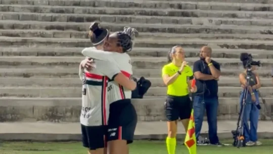 São Paulo vence Flamengo de virada e abre vantagem na semifinal do Brasileirão feminino