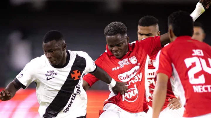 Vasco e Santa Fe definem vaga na semifinal da Sul-Americana em São Januário