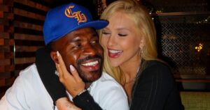 Virginia aparece com camisa do Real Madrid ao atender fãs em São Paulo
