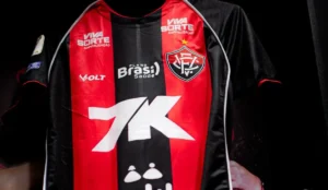 Vitória e Grêmio fazem duelo direto contra o rebaixamento no Barradão