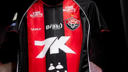 Vitória e Grêmio fazem duelo direto contra o rebaixamento no Barradão