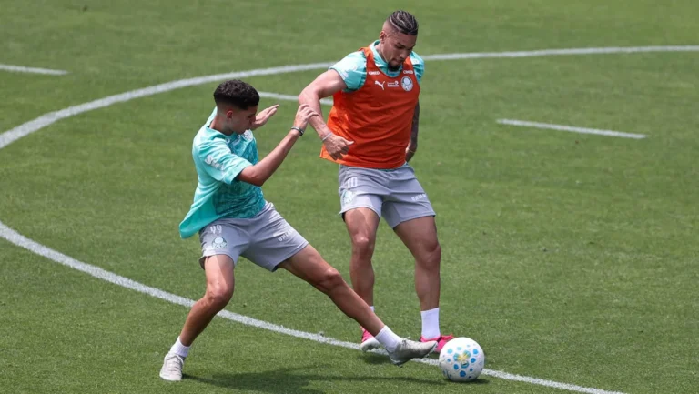 Paulinho participa de treino do Palmeiras antes do Derby; Gómez fará exames