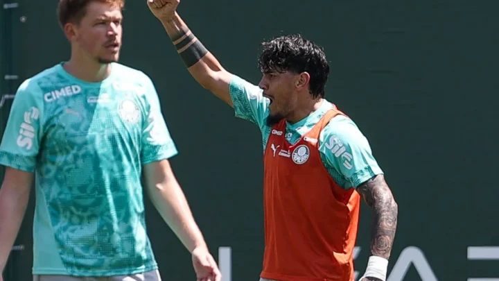 Gustavo Gómez treina normalmente, e Palmeiras define time para clássico com o Corinthians
