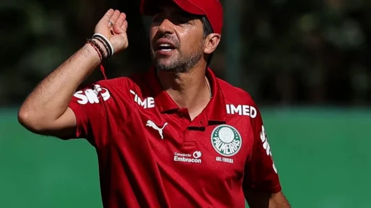 Palmeiras busca liderança provisória contra o Athletico-PR no Brasileirão