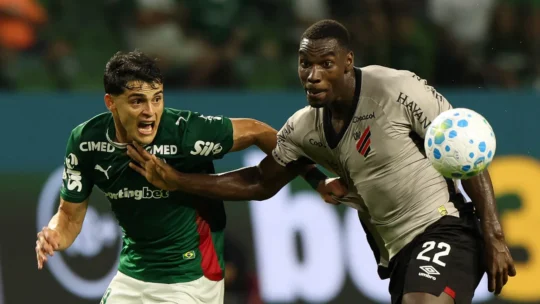 Palmeiras enfrenta Athletico-PR com três desfalques pelo Brasileirão