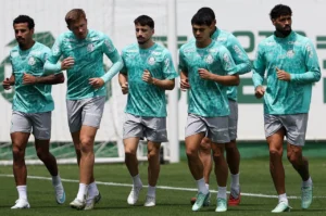 Palmeiras treina sem Vitor Roque antes de decisão contra o Fluminense