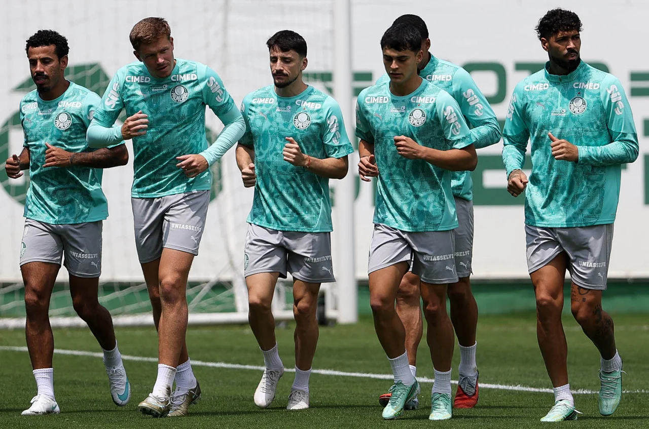Palmeiras treina sem Vitor Roque antes de decisão contra o Fluminense