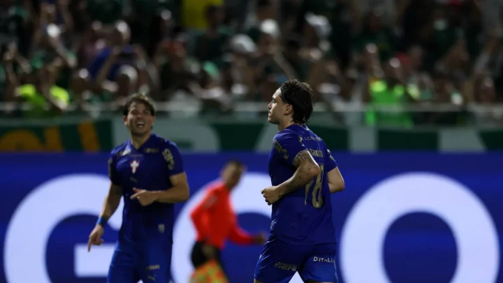 Palmeiras vence o Bragantino e assume a liderança do Brasileirão