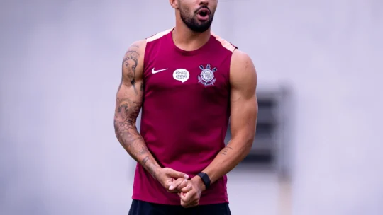 Raniele sofre lesão no menisco e desfalca o Corinthians