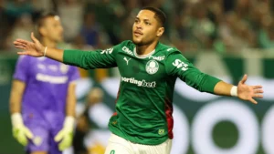 Vitor Roque desfalca o Palmeiras contra o Fluminense pela Libertadores
