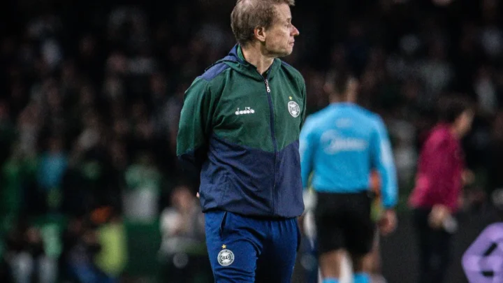 Coritiba demite Fernando Seabra após sequência de sete jogos sem vencer
